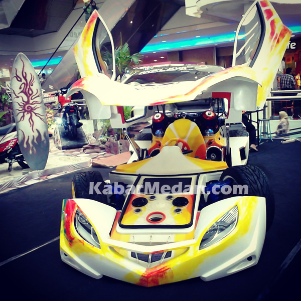 Tuminem, Sang Kupu-Kupu Malam. mobil hasil modifikasi Venom Audio yang bisa disaksikan di event #VenomVaganza 3-9 Juni 2013 di Atrium Plaza Medan Fair