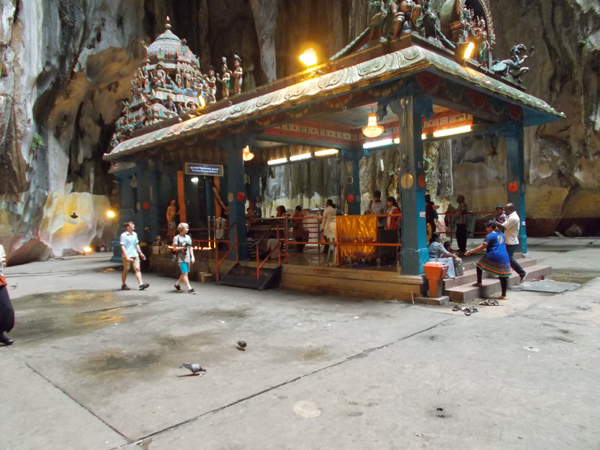 Lokasi sembahyang utama umat Hindu di Batu Caves