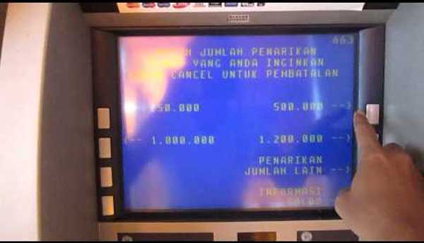 Habiskan Uang di  ATM  Orang  Tua Yang Sedang Umroh Pelajar 