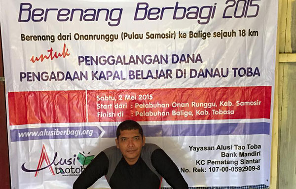 Togu-Simorangkir-saat-akan-Berenang-Berbagi-2015