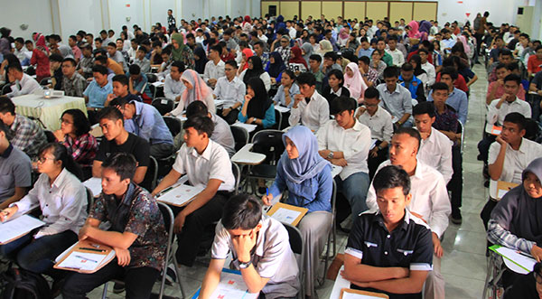 Ratusan-Peserta-Ikuti-Ujian-Saringan-Masuk-Universitas-Pertamina