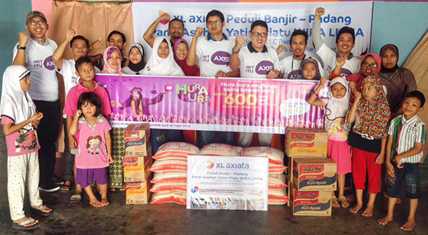 XL-Gelar-Program-CSR-Perduli-Banjir-di-Padang