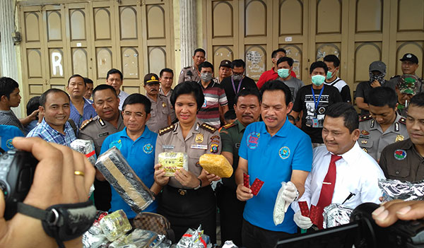 tiga-sindikat-narkoba-dibekuk-bnn-satu-tewas-diterjang-timah-panas