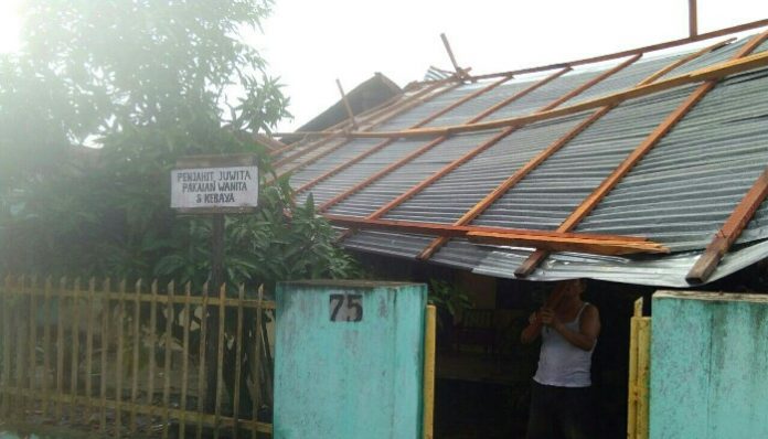 Sejumlah Rumah di Medan Rusak Dihantam Angin Puting Beliung