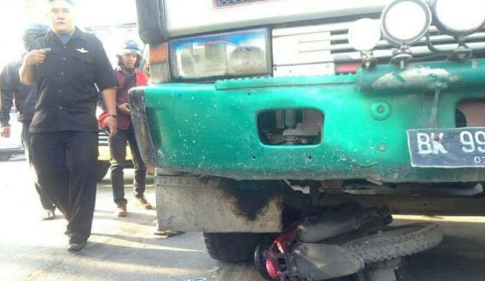 Tewas-Digilas-Truk-di-Medan