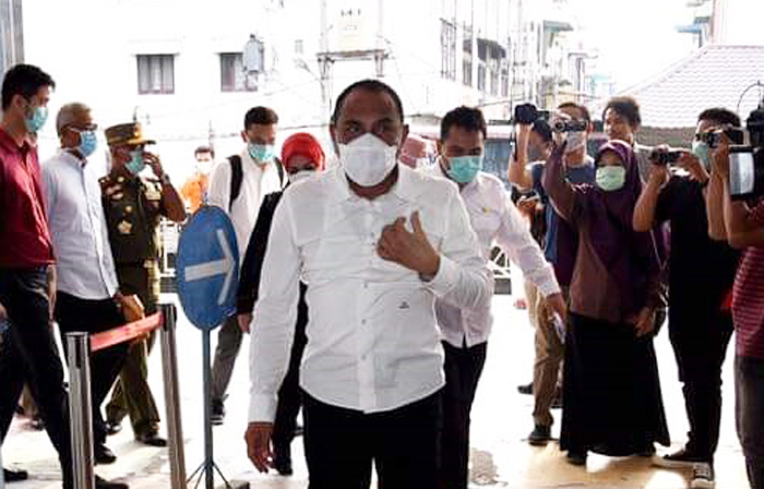 EDY-RAHMAYADI-PAKAI-MASKER
