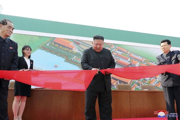 Dikabarkan Meninggal, Pemimpin Korut Kim Jong Un Muncul Resmikan Pabrik Pupuk