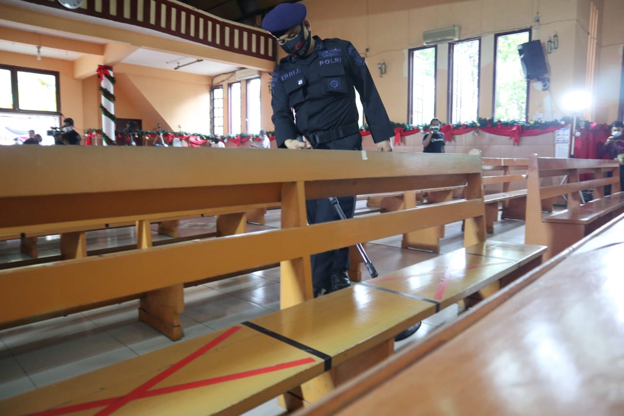 sterilisasi 18 gereja prioritas (4)