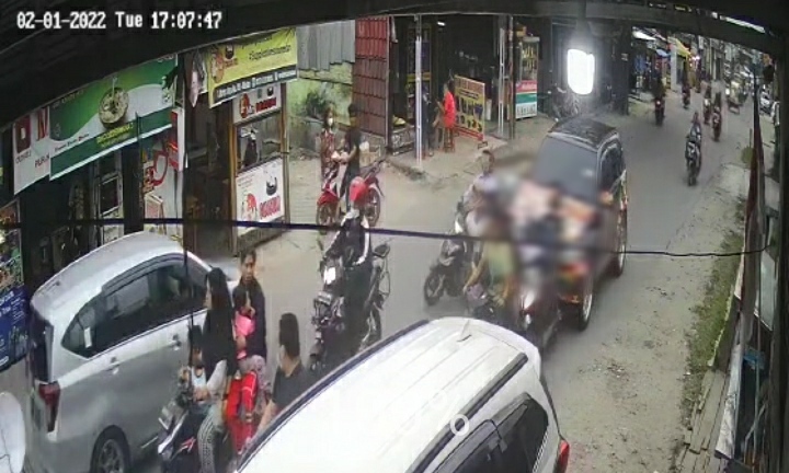 Tabrakan beruntun di Jalan Karya Jaya