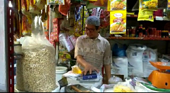 Minyak Goreng Kemasan Langka di Pasaran