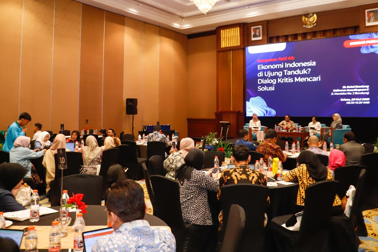 Pengusaha mengeluhkan kebijakan tarif AS yang berdampak terhadap usahanya. Hal ini dikemukakan dalam diskusi publik . (Foto: KM07)