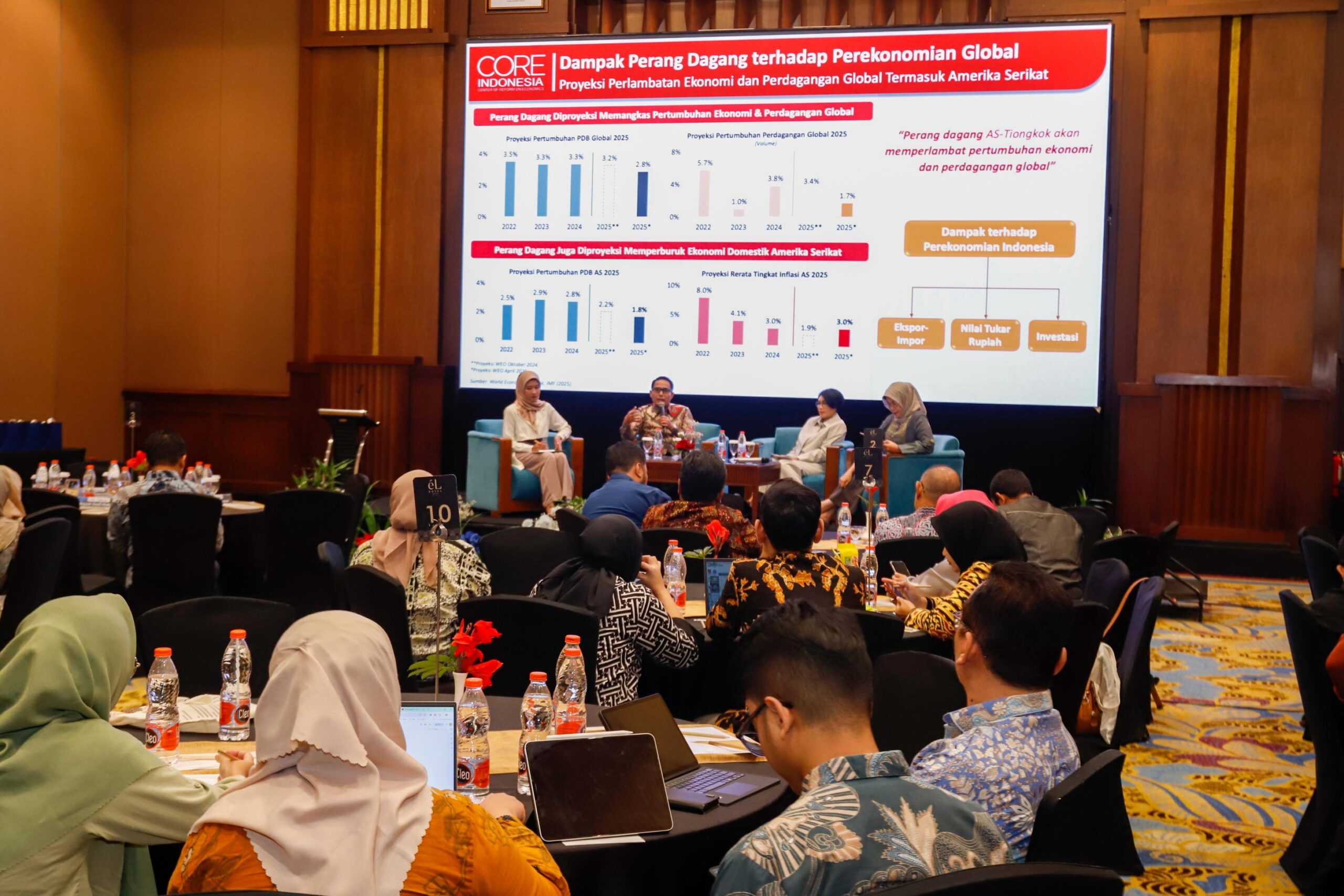 Diskusi publik dihadiri oleh kalangan pengusaha di Jawa Barat. (Foto: KM07)