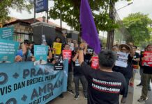 Aksi Dukung Tempo Melawan Gugatan Rp200 M oleh Mentan Amran Sulaiman