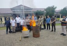 Polres Sergai Musnahkan Barang Bukti 28 Bal Ganja Kering Asal Madina