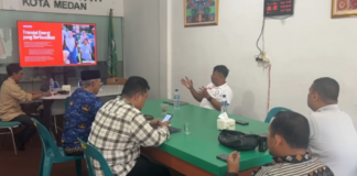 Direktur Green Justice Indonesia, Panut Hadisiswoyo, saat berdiskusi dengan pengurus Al Washliyah terkait pengembangan Islamic Climate Movement dan transisi energi berkeadilan.