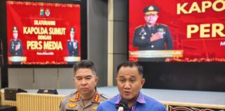 Sebanyak 12 unit alat berat jenis ekskavator diamankan polisi dari lokasi aktivitas tambang emas ilegal di perbatasan Kabupaten Tapanuli Selatan dan Mandailing Natal. (Foto: Dok. Polda Sumut)