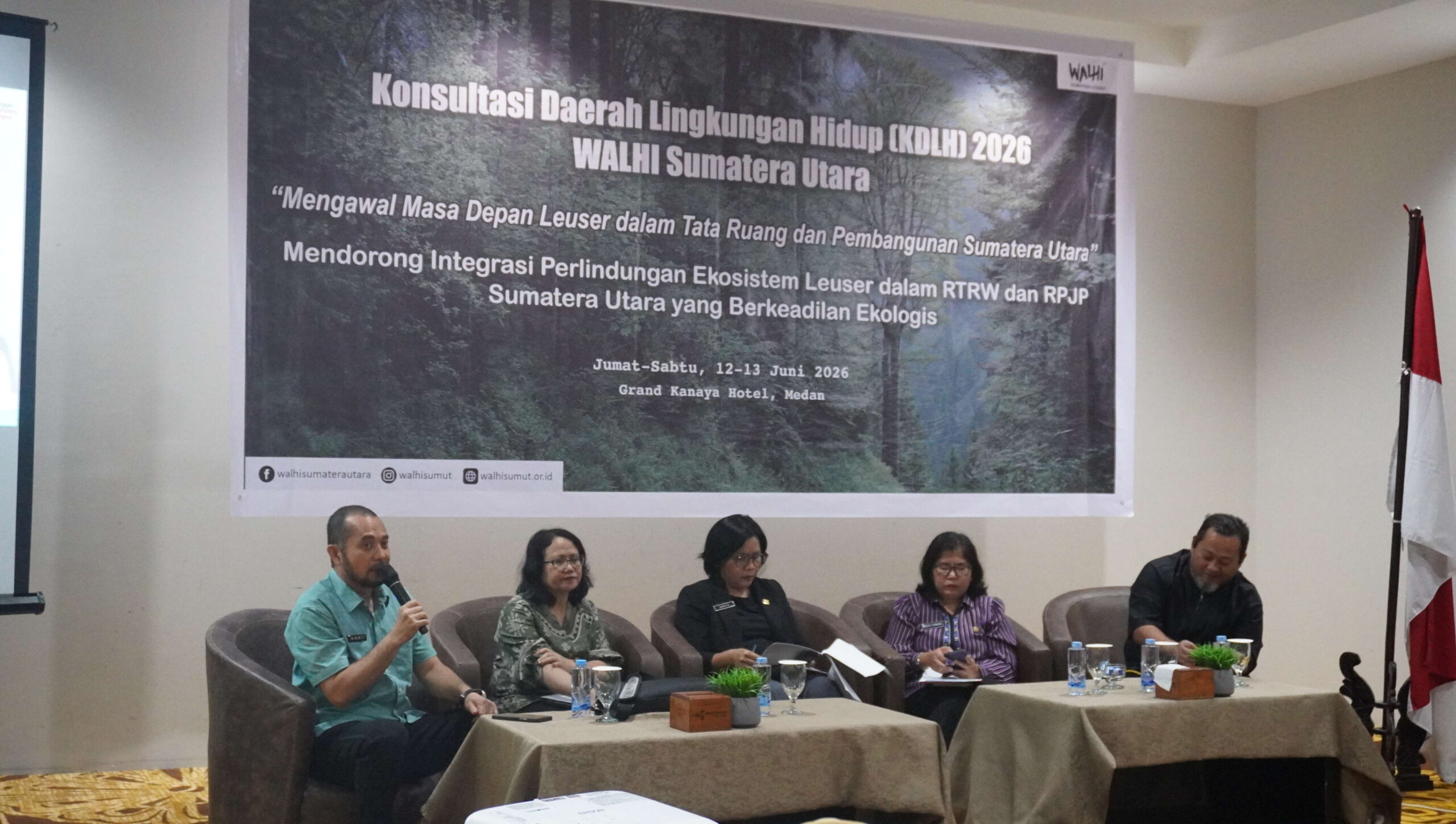 Mendorong Perlindungan Kawasan Ekosistem Leuser dalam Revisi RTRW Sumut 1 Fahrur Roni Hasibuan dari Bapperida Sumut menjadi salah satu narasumber dalam diskusi publik bertajuk Mendorong Integrasi Perlindungan Ekosistem Leuser dalam RTRW dan RPJP Sumatera Utara yang Berkeadilan Ekologis di Medan, Jumat (12/6/2026). Forum ini membahas pentingnya perlindungan Leuser sebagai penyangga kehidupan dan pembangunan berkelanjutan di Sumatera Utara.