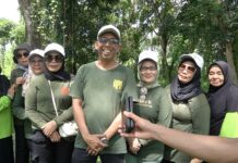 Wa Pesek dan KWK Ajak Masyarakat Bangun Kepedulian untuk Selamatkan Sungai dan Lingkungan Berawal dari semangat gotong royong saat pandemi, Wa Pesek terus bergerak menghadirkan manfaat bagi masyarakat. Mulai dari bantuan kemanusiaan, donor darah, khitanan massal, hingga pemberdayaan UMKM perempuan, seluruh kegiatan dijalankan dengan semangat kepedulian dan swadaya anggota. Bagi Wa Pesek, perubahan besar selalu dimulai dari kepedulian terhadap sesama dan lingkungan sekitar.